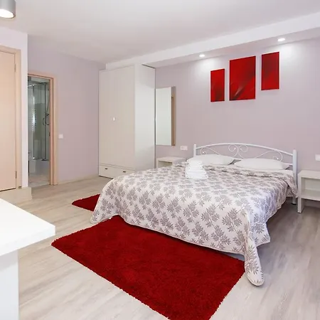 Basseynaya 3*