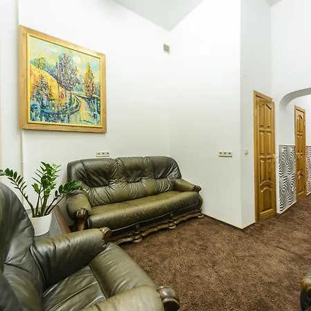 Basseynaya 3*